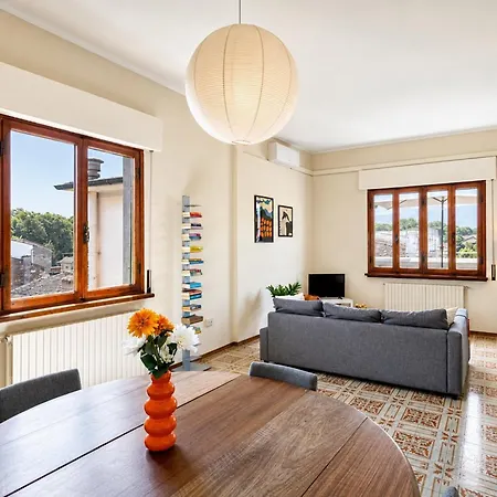 Casa Adele With Terrace شقة لوكا