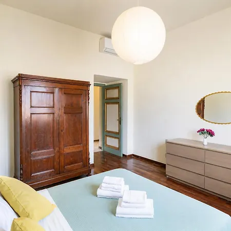 Casa Adele With Terrace شقة لوكا